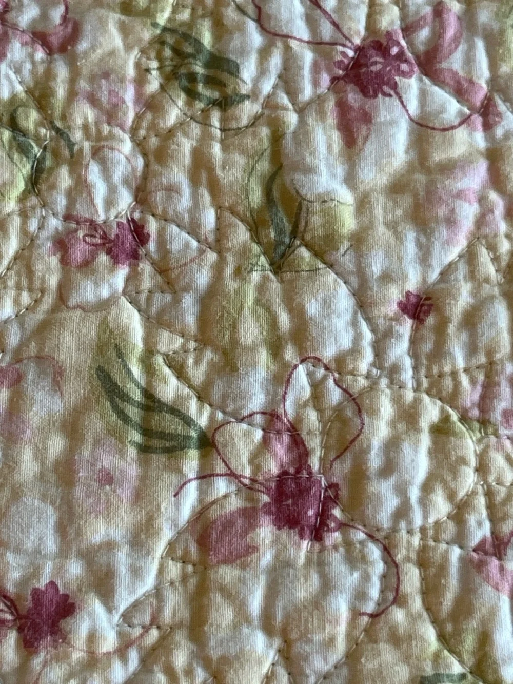 Home Classic Floral Quilt Pale Yellow Front & Light Mint Green Underside Full/Q